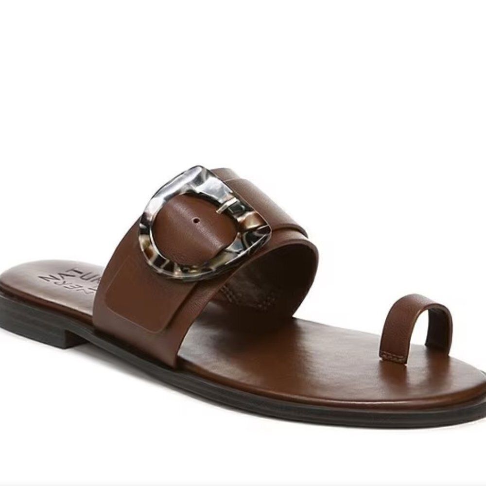 Naturalizer Finola Leather Buckle Detail Toe Loop Thong Sandals
